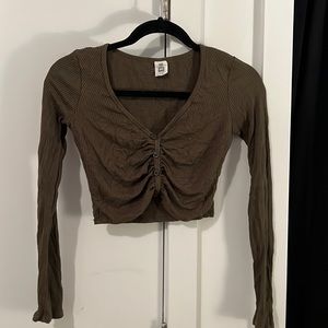 Me To We Women’s Forest Green Ribbed Long Sleeve Button Scrunch Crop Top— Size S